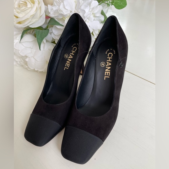 ❌SOLD OUT❌Chanel Black Suede Pumps Size 39 - Picture 6 of 10